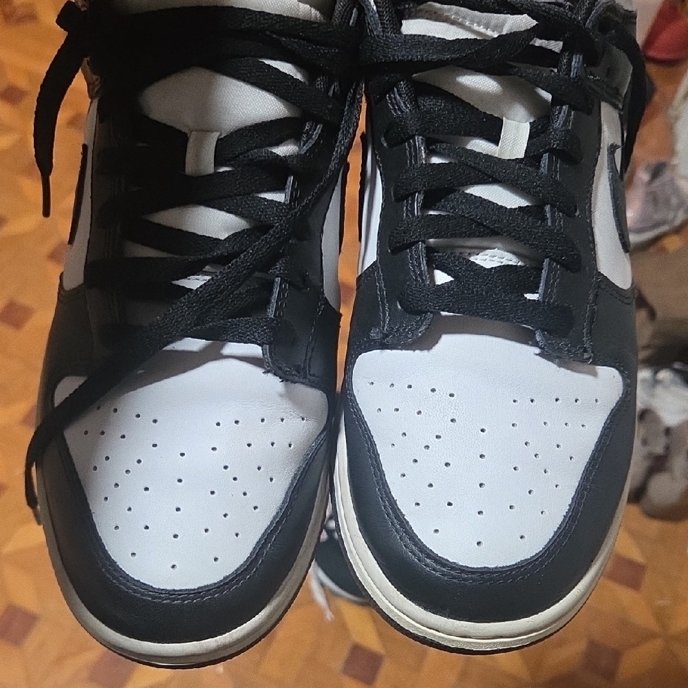 Classic Black and White Men's Sneakers